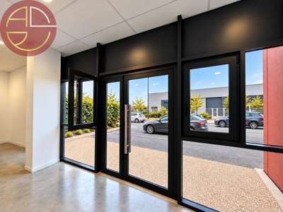 À LOUER  LOCAL COMMERCIAL 270 M² AVEC SHOWROOM ET