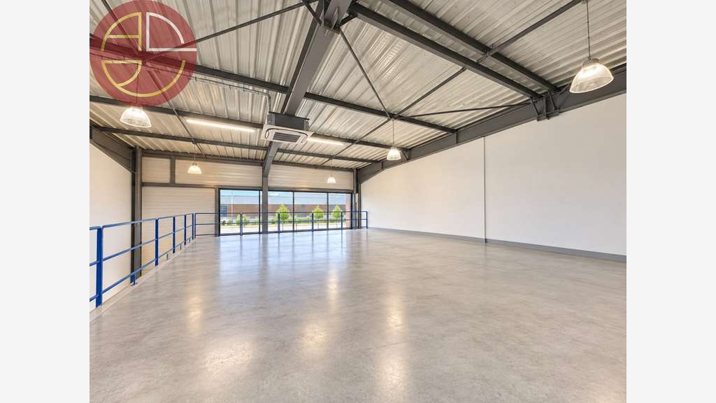 À LOUER  LOCAL COMMERCIAL 270 M² AVEC SHOWROOM ET