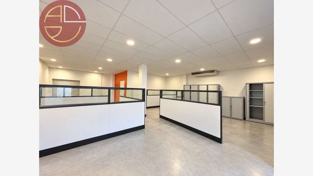 À LOUER  LOCAL COMMERCIAL 270 M² AVEC SHOWROOM ET