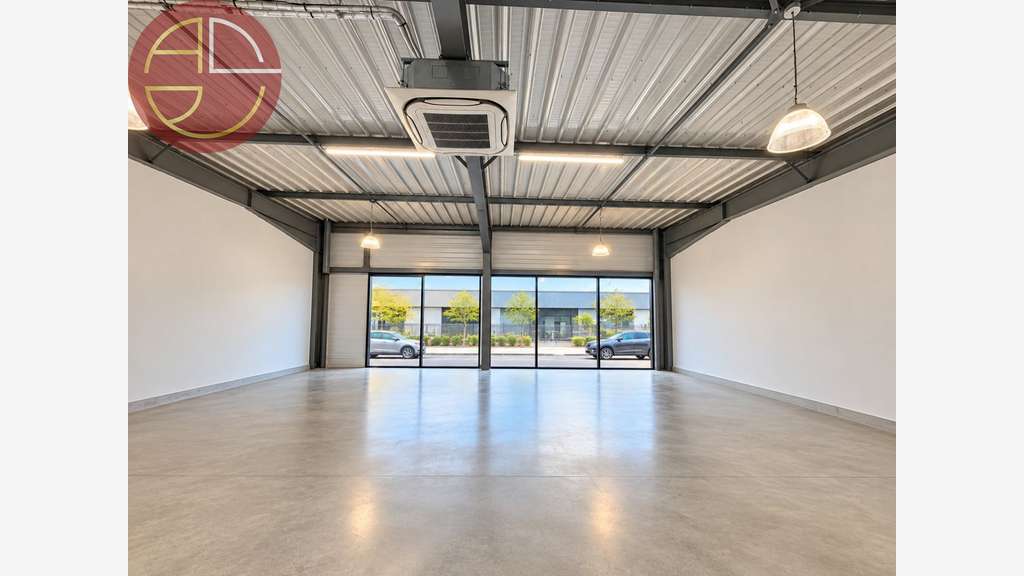 À LOUER  LOCAL COMMERCIAL 270 M² AVEC SHOWROOM ET