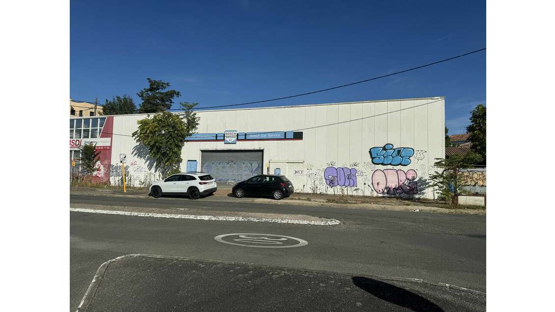 A louer local commercial de 250m² en zc à Bègles