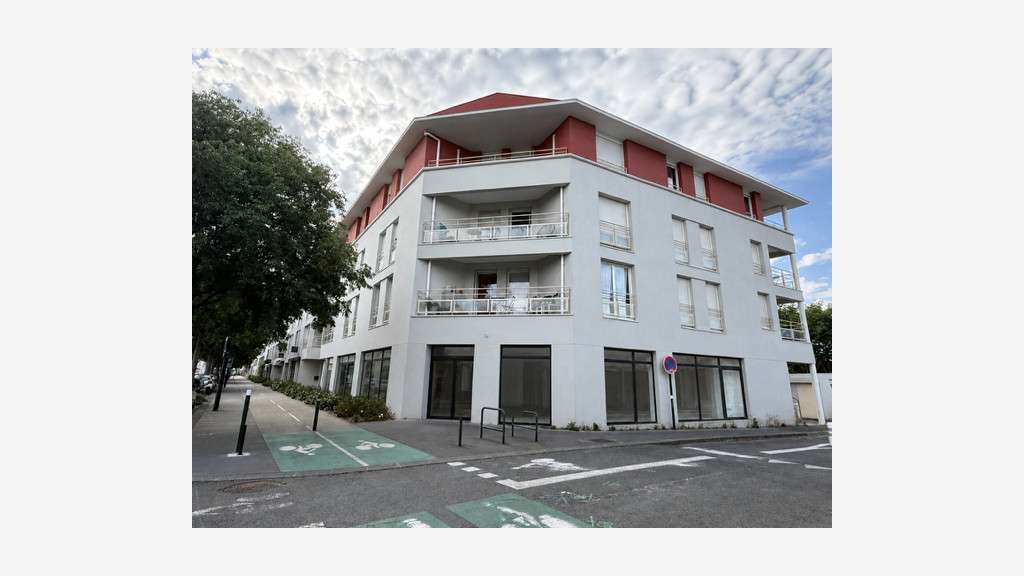 A louer local commercial 180m² Bègles Centre
