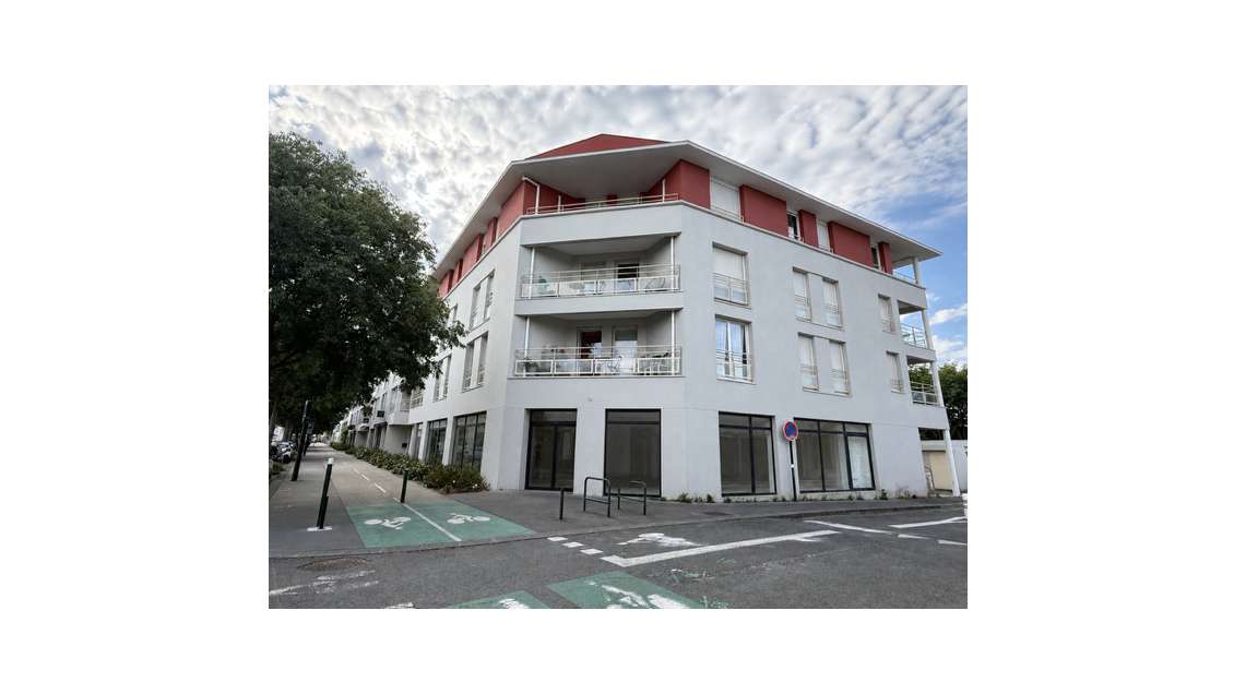 A louer local commercial 180m² Bègles Centre