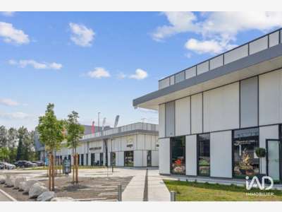 A louer local commercial de 302m² en zc à Bègles