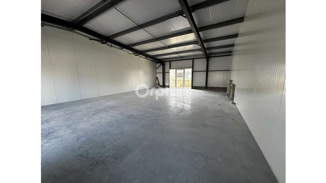 Local commercial de 126m² à louer à Belz