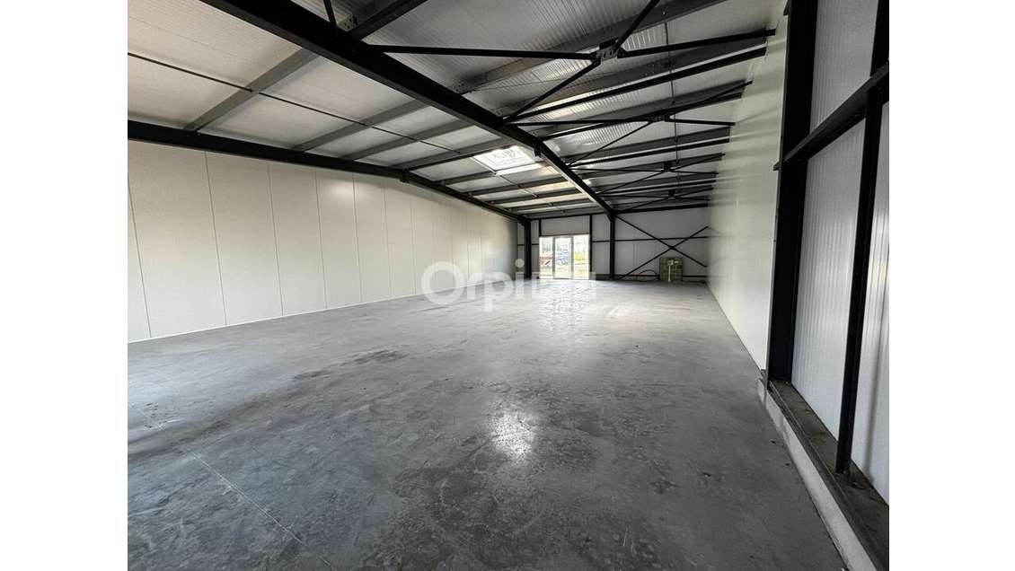 Local commercial de 199m² à louer à Belz