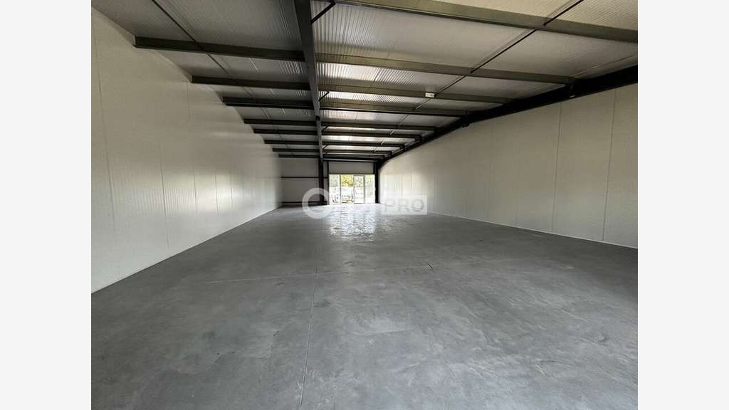 Local commercial de 198m² à louer à Belz