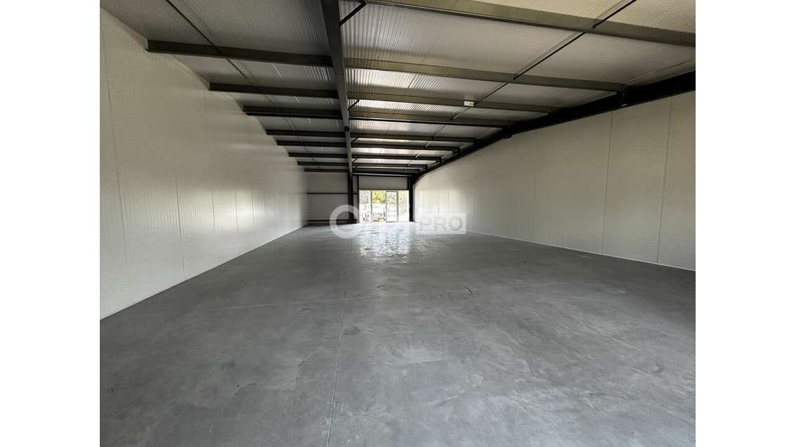 Local commercial de 198m² à louer à Belz