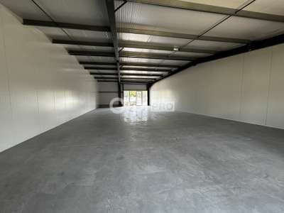 Local commercial de 198m² à louer à Belz