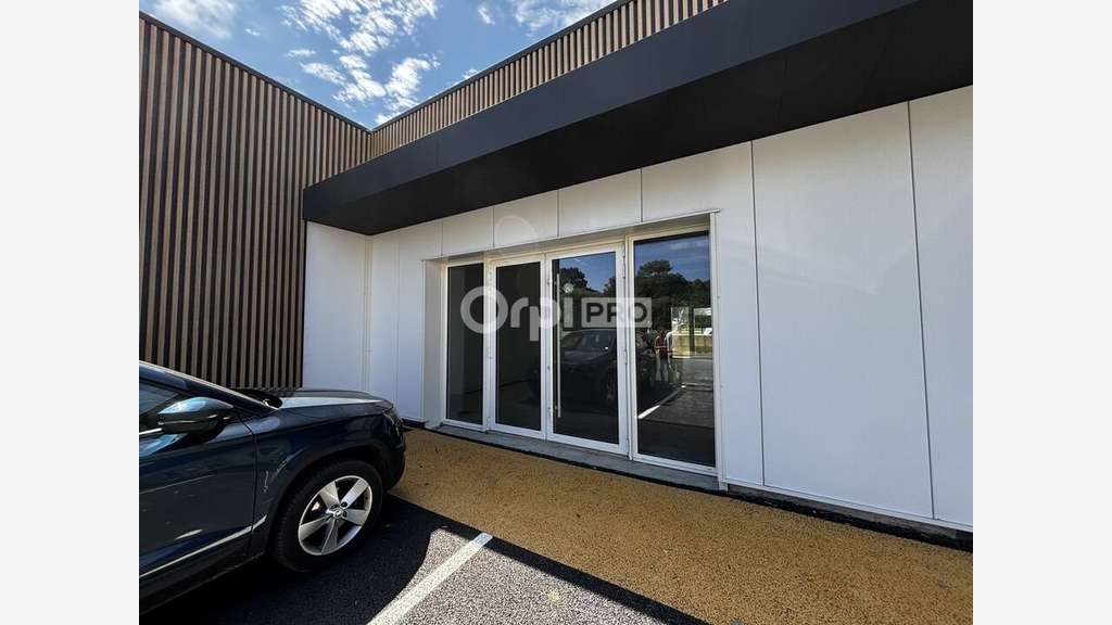 Local commercial 75m² à louer à Belz
