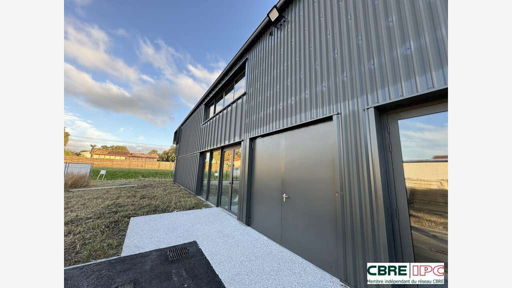 A louer bâtiment commercial 640m² empl N°1 Bénesse