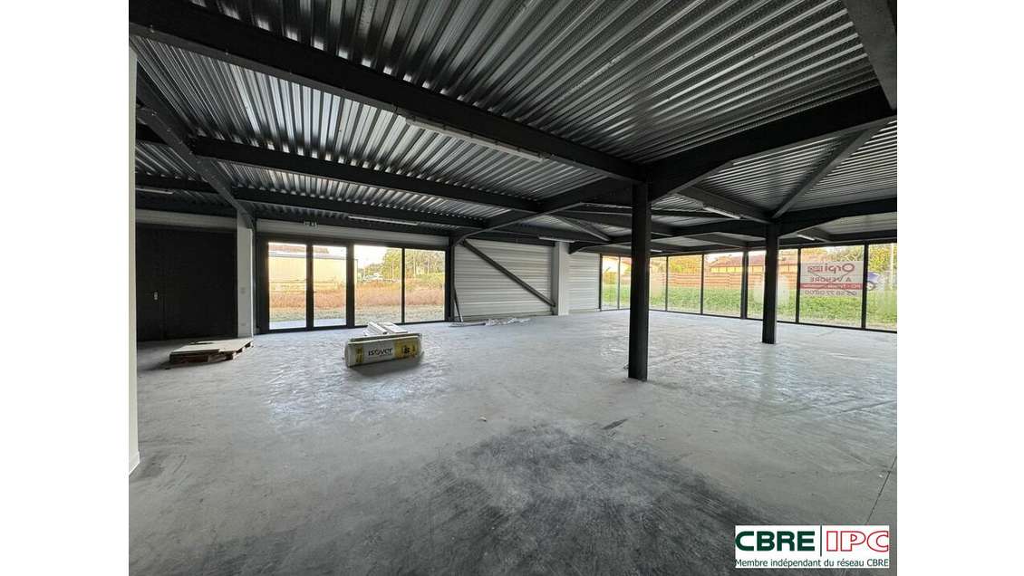 A louer bâtiment commercial 640m² empl N°1 Bénesse