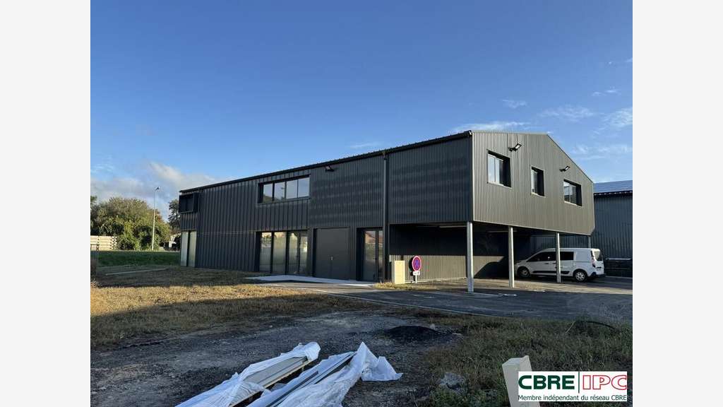 A louer bâtiment commercial 640m² empl N°1 Bénesse