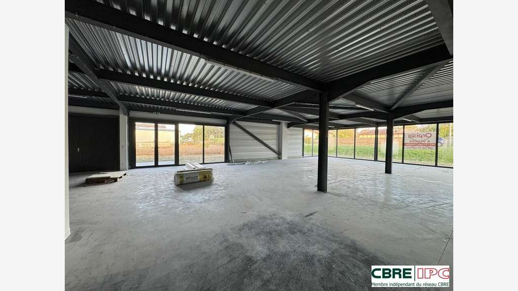 A louer local commercial 300m² empl N°1 Bénesse