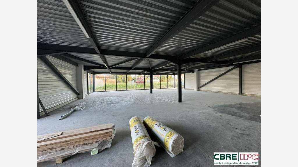 A louer local commercial 300m² empl N°1 Bénesse