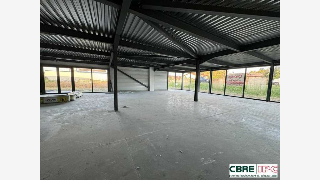A louer local commercial 300m² empl N°1 Bénesse