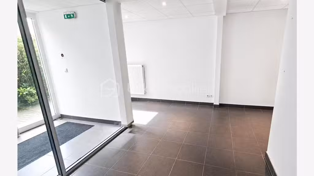 Local professionnel de 232.5m² à louer à Benfeld