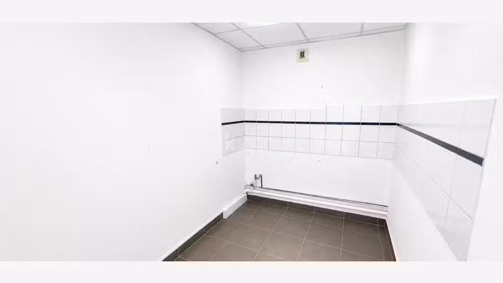 Local professionnel de 232.5m² à louer à Benfeld