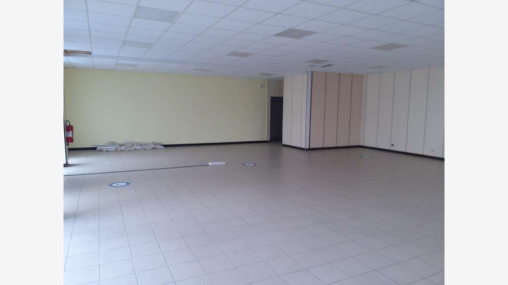 A louer local commercial 300m² en centre Bergerac