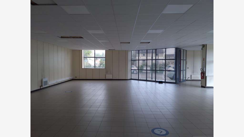 A louer local commercial 300m² en centre Bergerac