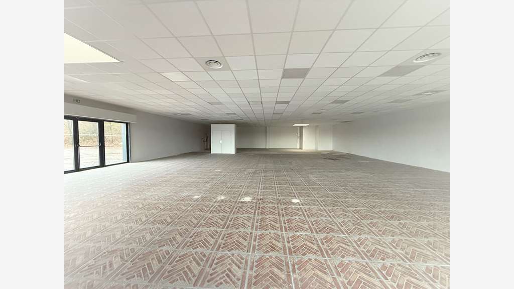 A louer local commercial 339m² ZAC Châteaufarine