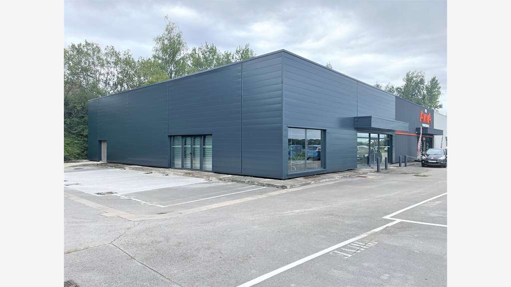 A louer local commercial 339m² ZAC Châteaufarine