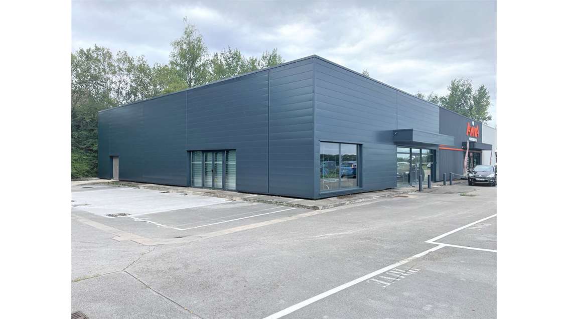 A louer local commercial 339m² ZAC Châteaufarine