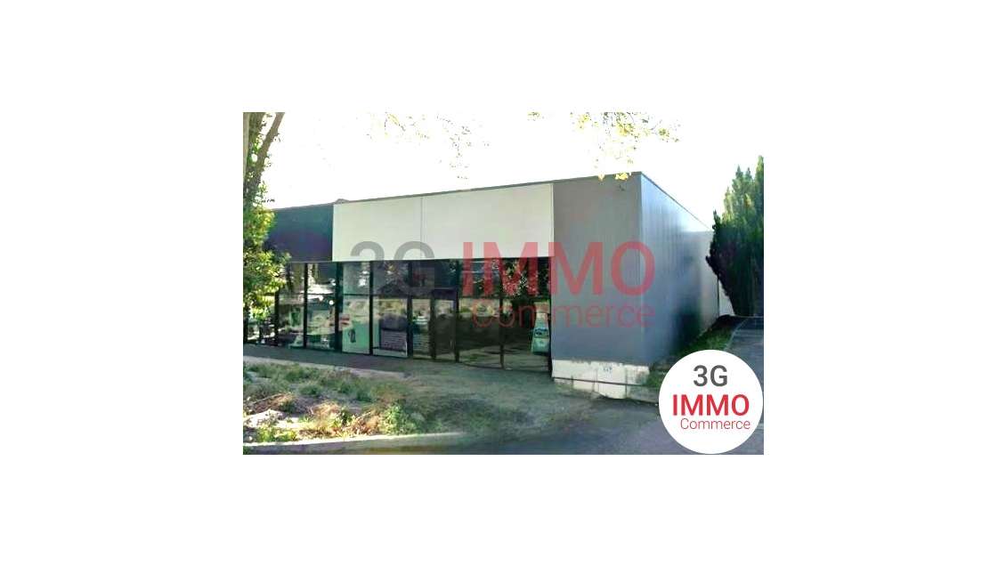 A louer local commercial 355m² à Bessines