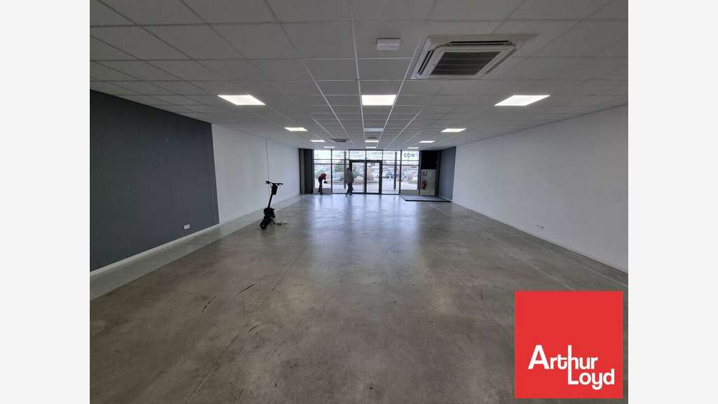 Local commercial 180m² à louer Bessines Niort Sud