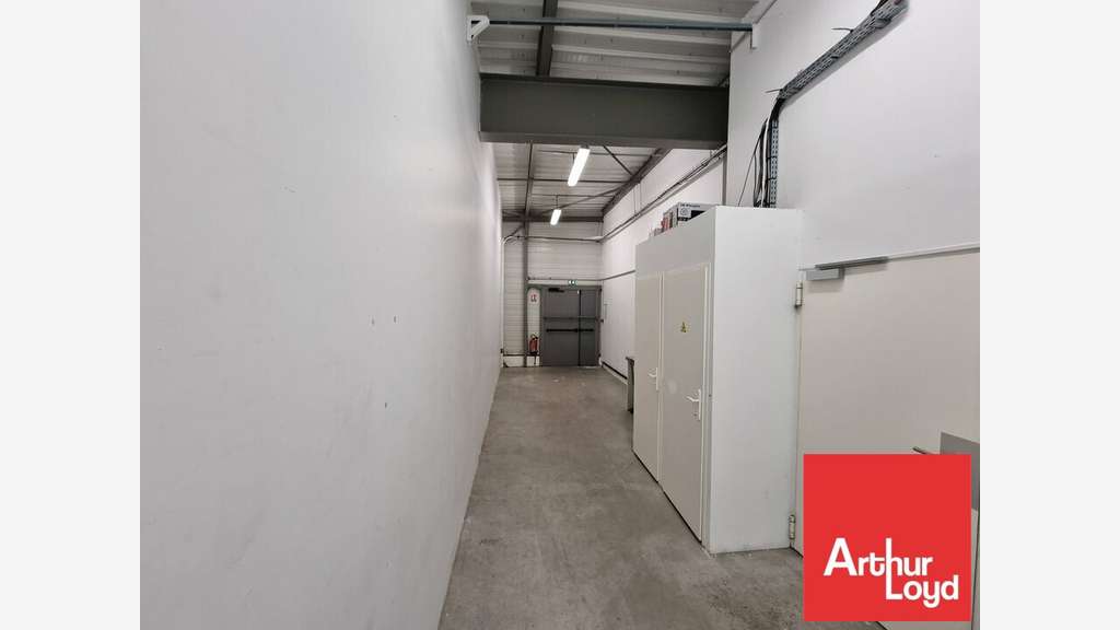 Local commercial 180m² à louer Bessines Niort Sud