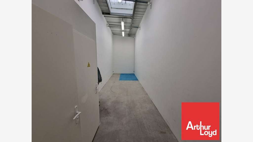 Local commercial 180m² à louer Bessines Niort Sud