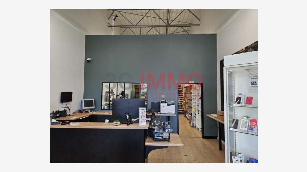 A louer local commercial 131m² à Bessines