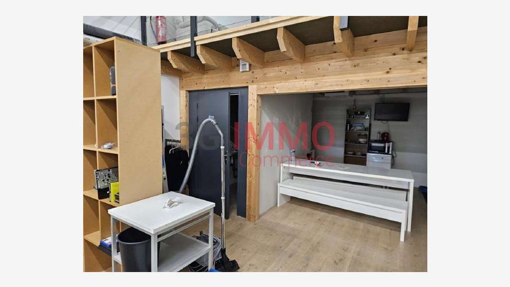 A louer local commercial 131m² à Bessines