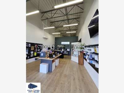 A louer local commercial de 131m² à Bessines