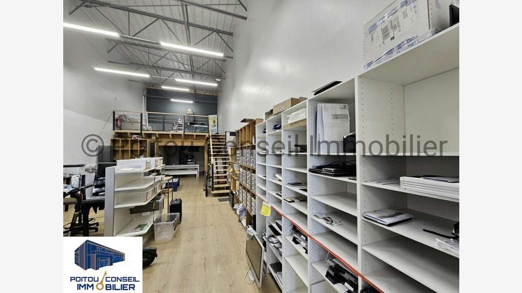 A louer local commercial de 131m² à Bessines