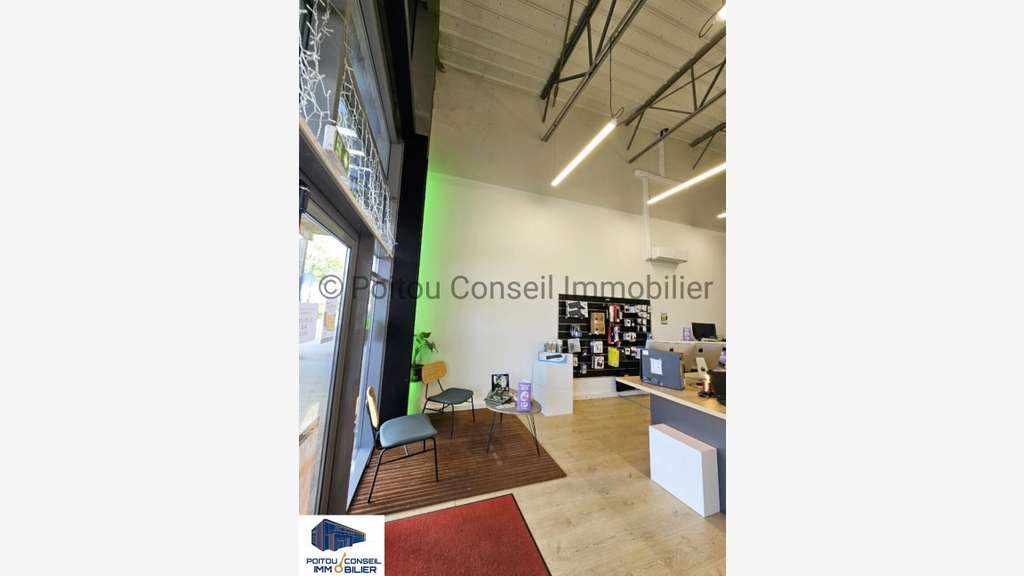 A louer local commercial de 131m² à Bessines