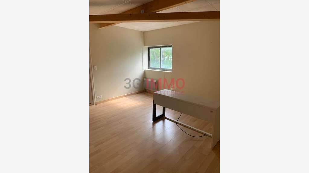 A louer local commercial 900m² à Niort - Bessines