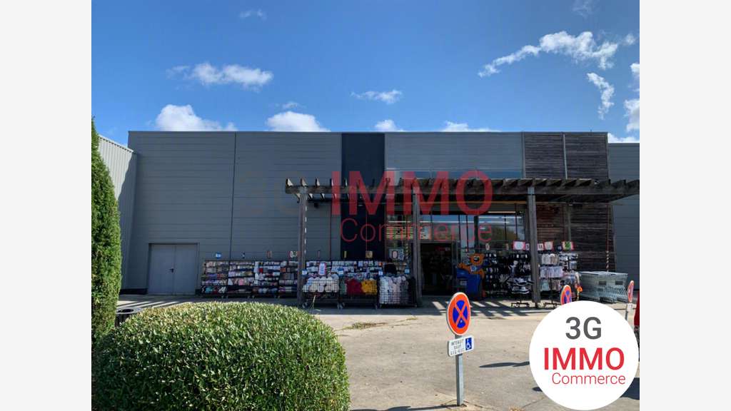 A louer local commercial 900m² à Niort - Bessines