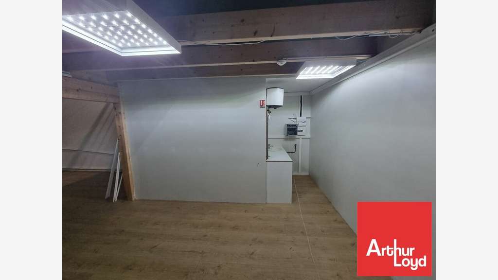 Local commercial de 127m² à louer à Bessines