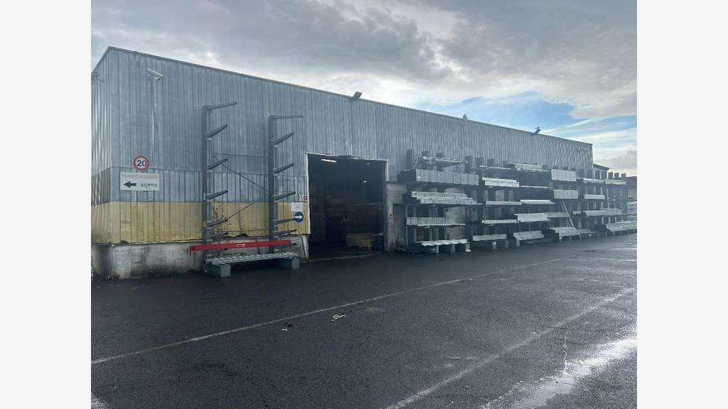 A louer locaux disponibles 3000m² à Beynost