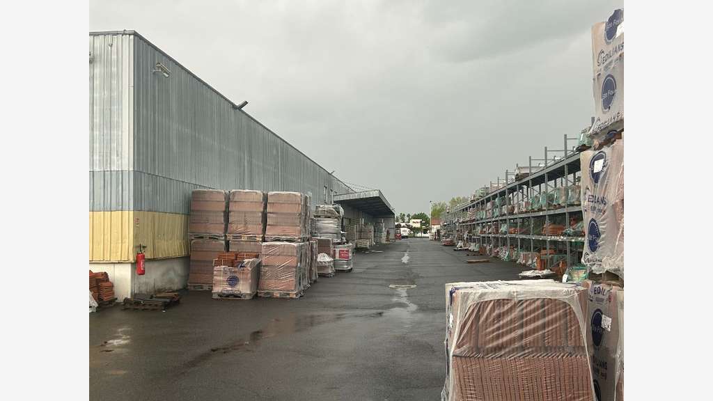 A louer locaux disponibles 3000m² à Beynost
