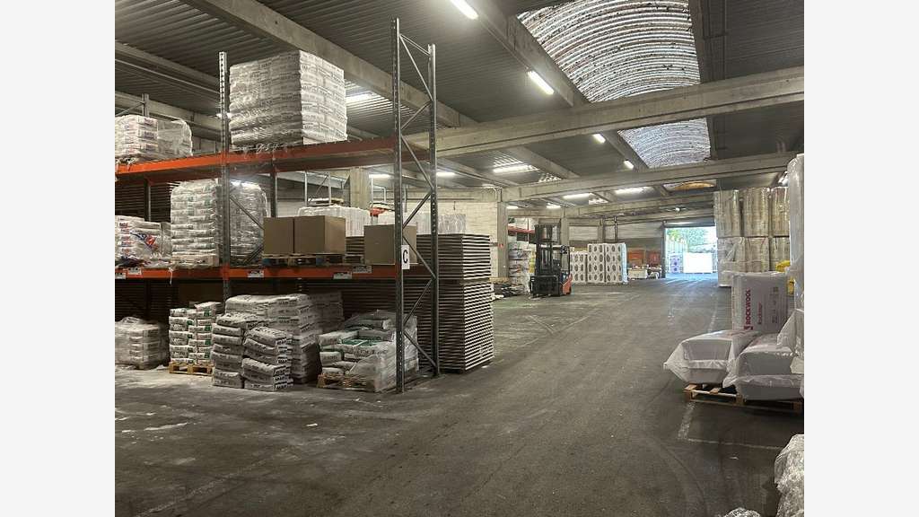 A louer locaux disponibles 3000m² à Beynost