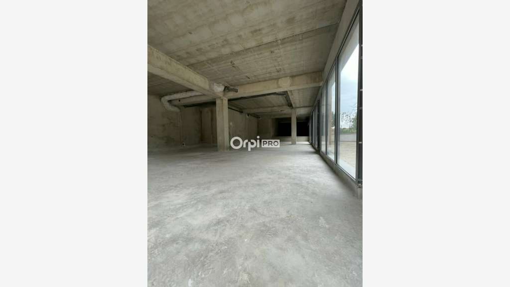 A louer local commercial 185m² à Bezannes