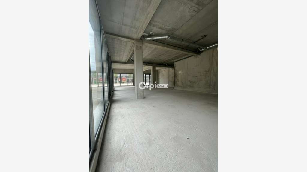 A louer local commercial 185m² à Bezannes