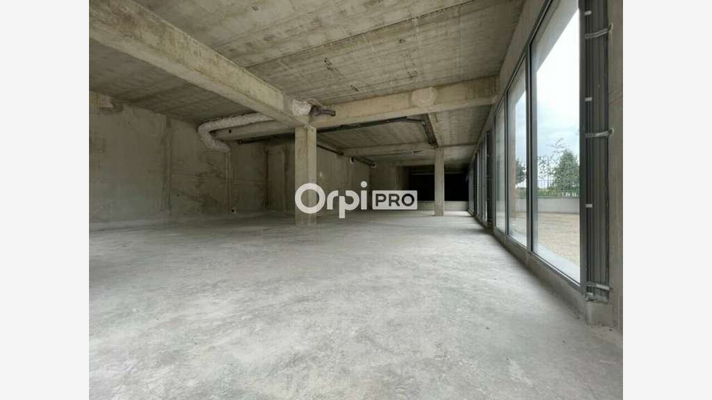 A louer local commercial 185m² à Bezannes