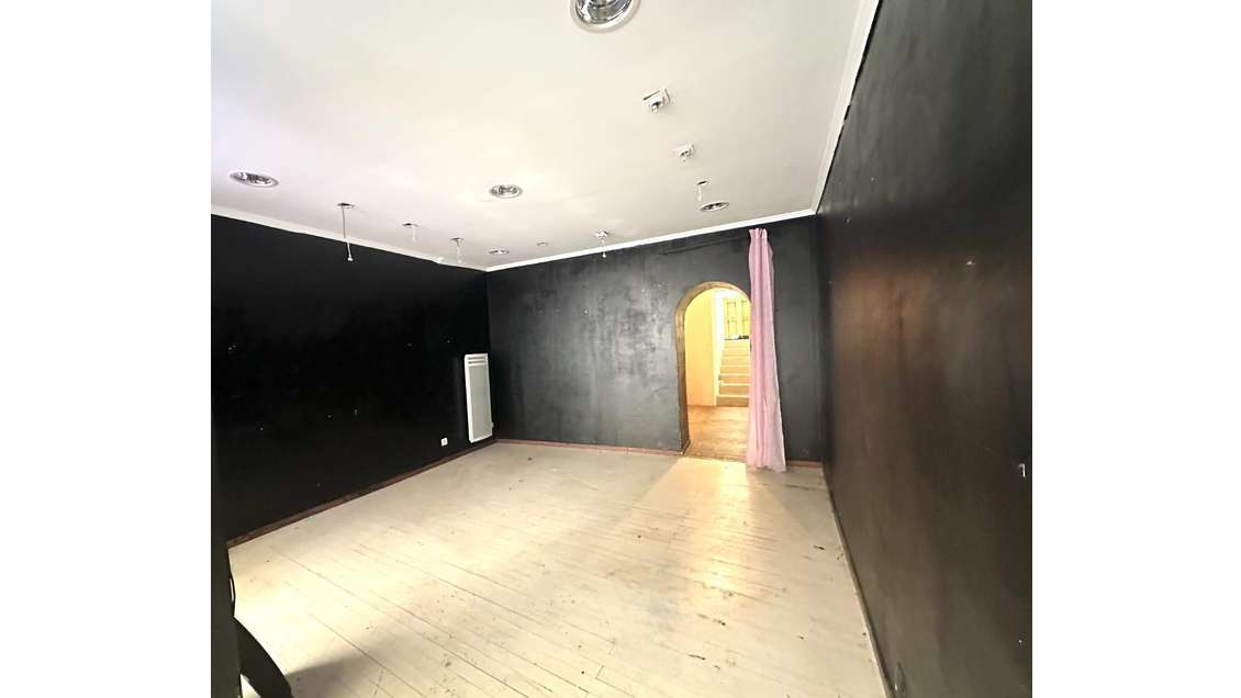 A louer local 38m² dans rue piétonne à Béziers