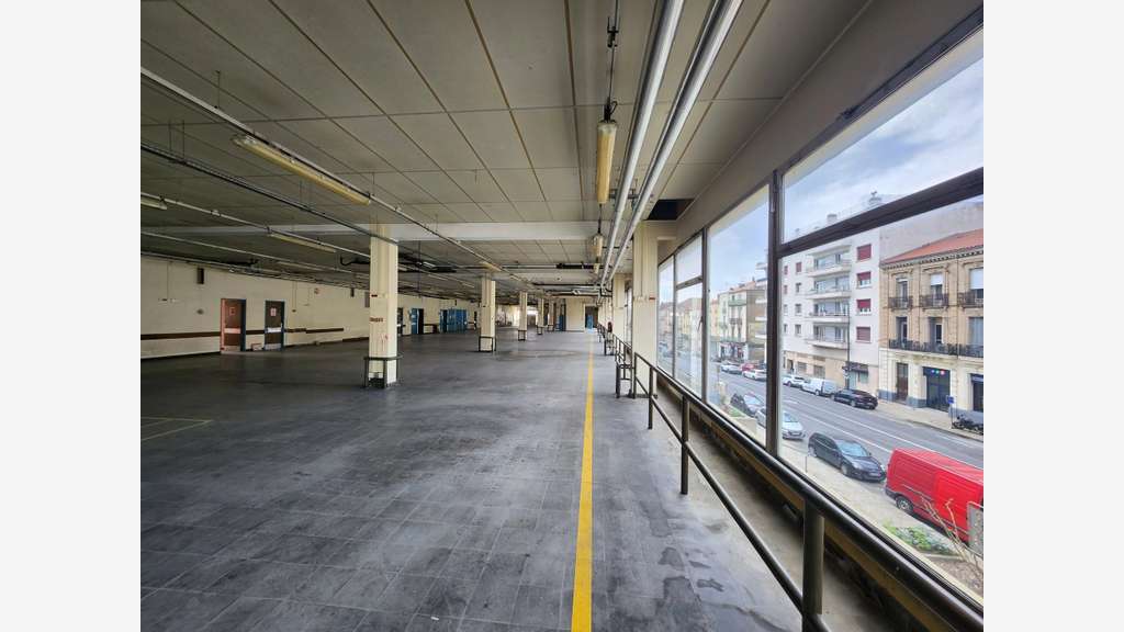 A louer local 1103m² ERP & PMR à Béziers Centre