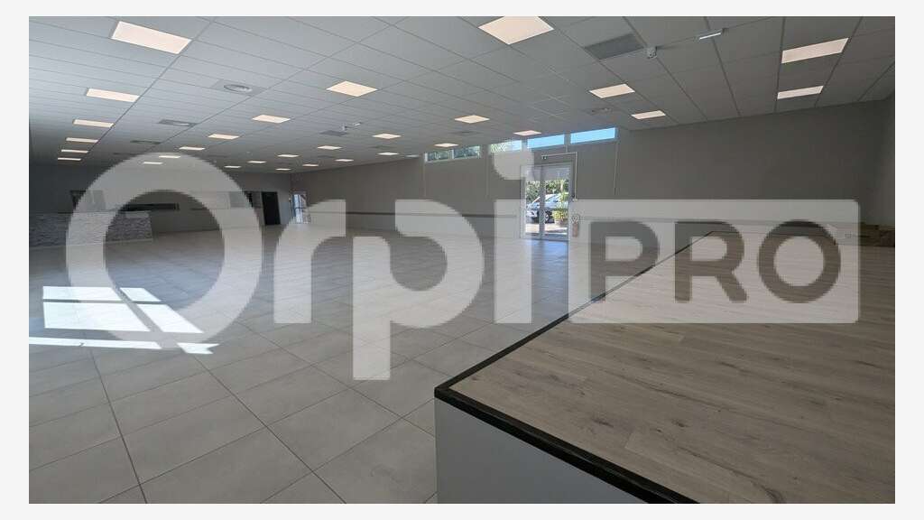 Local commercial rénové 400m² à louer à Béziers