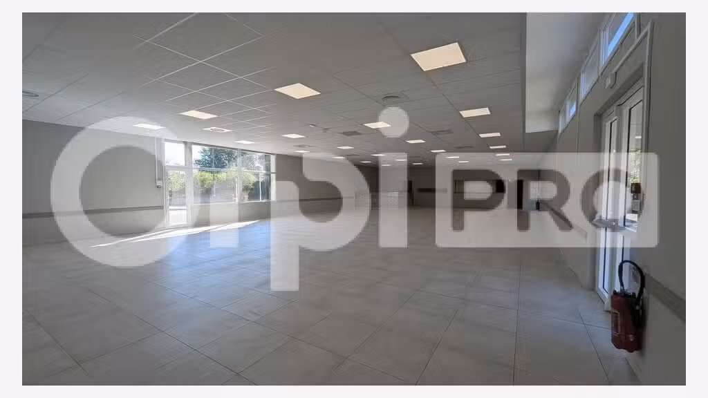 Local commercial rénové 400m² à louer à Béziers