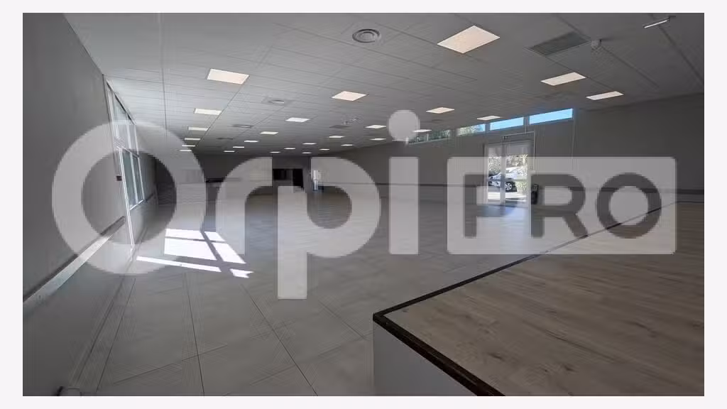 Local commercial rénové 400m² à louer à Béziers